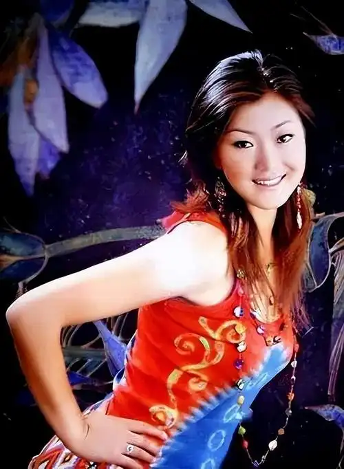 歌手降央卓玛因丈夫高颜值而倒追婚后生3胎如今怎么样了