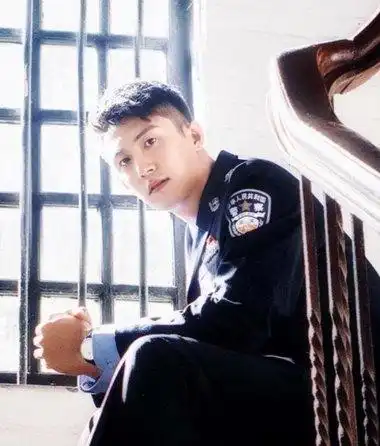 军人板寸发型图片 男生斜板寸发型图片