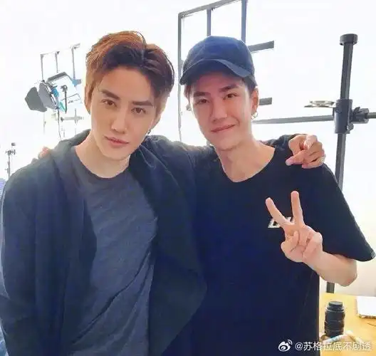 考古的风终继续吹向uniq王一博早期那些弥足珍贵的合影有你吗