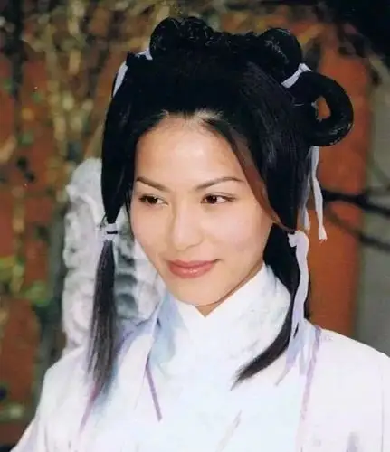 她的人生也够狗血了!