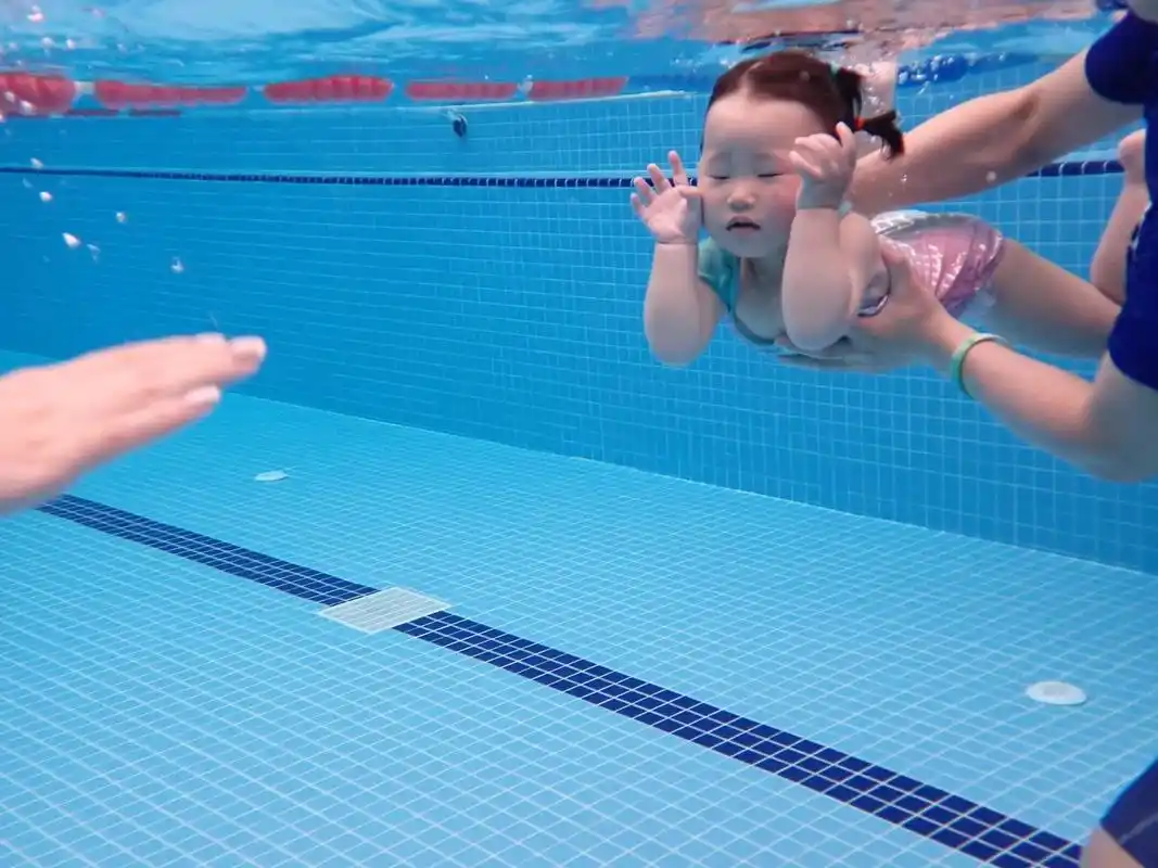 小九的游泳9099日常!
