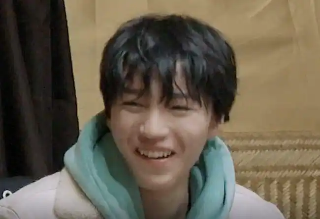 《恰好是少年》直播暴露真实素颜状态!王俊凯长痘刘昊然服务好?