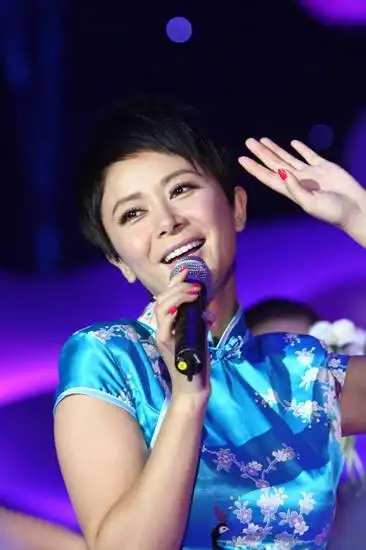 图文:民歌大会第九期-张恒妩媚献唱