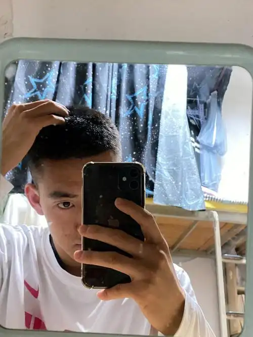 新年快乐  #2022  #寸头  #对镜自拍