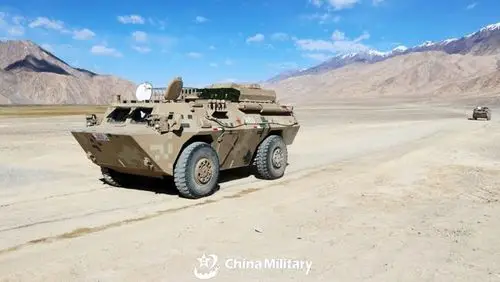 荒漠实弹打靶!国产反坦克导弹战车亮相