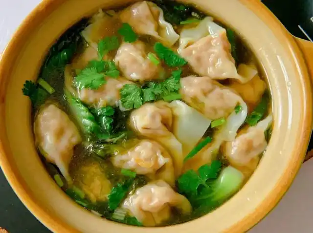 美餐一顿:香菇鲜肉馄饨 萝卜丝炒牛肉!