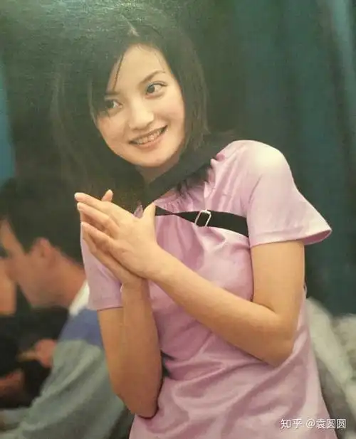 如何评价赵薇的长相?