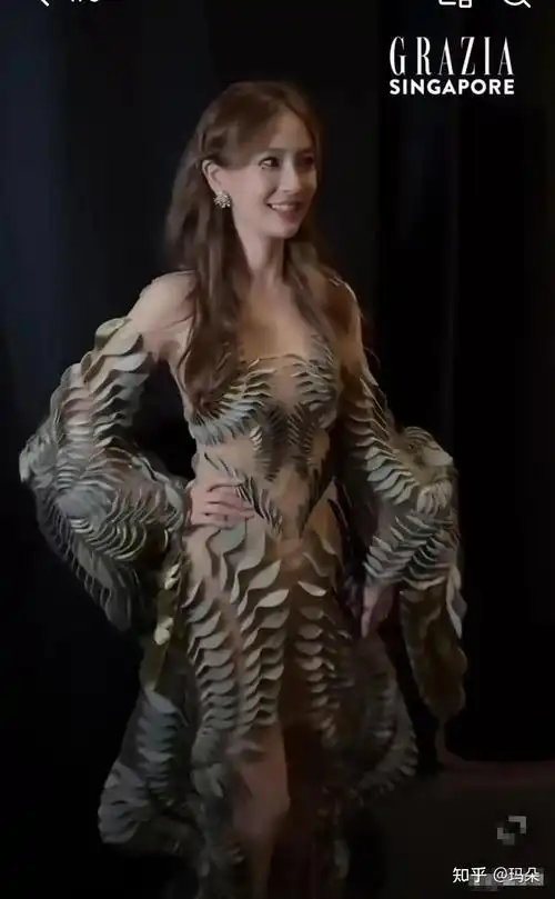 出手王炸!杨颖baby惊艳亮相巴黎高定时装周,网友说这是触底反弹