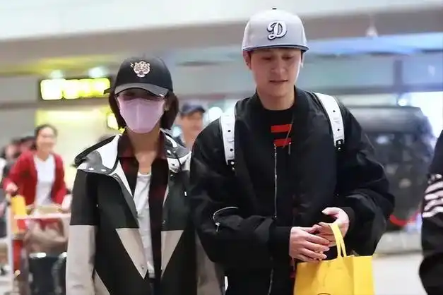 被扒疑有实锤|张一山|张艺兴|娱乐圈|娱乐记者|第一狗仔卓伟_网易订阅