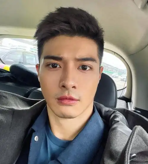 5款男生"两边剃短"发型,清爽干净越剪越帅气,新年剪一款试试