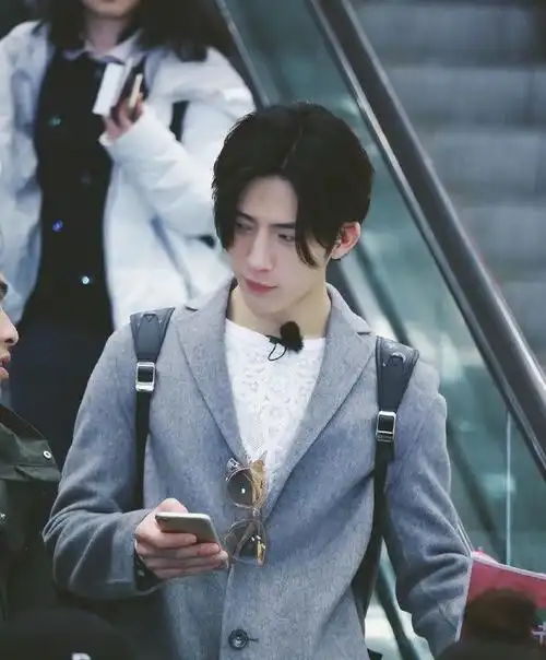 陈坤现身,五五分发型意外走红,颜值高的都在悄悄剪起来