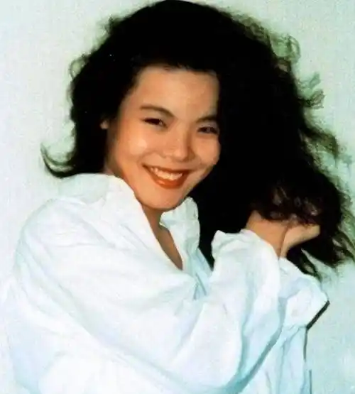 原创谢津凭说唱脸谱爆红巅峰比肩那英28岁坠楼身亡令人惋惜