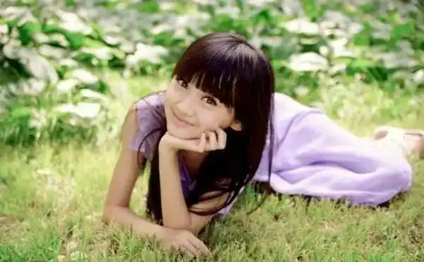 颜值撞脸关晓彤第一次拍戏就演缩小版的迪丽热巴这个05