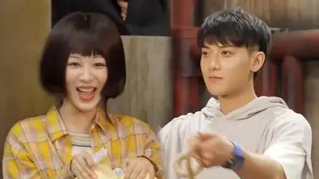 萌探探探案精编  黄子韬被杨紫喊哥秒做作 道明寺baby斗嘴演台剧