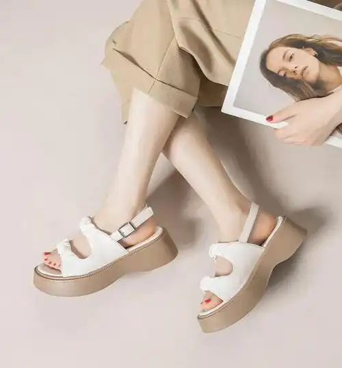 5cm松糕平底罗马凉鞋,增高显瘦显腿长,大胖脚暴走也不累,好看百搭还不