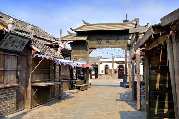 《 移 民 壮 举 》……哥们拍大连闯关东影视基地照片随感