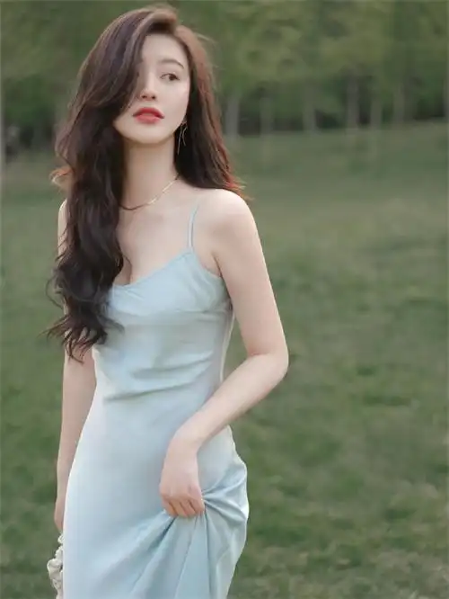 穿裙子的美女