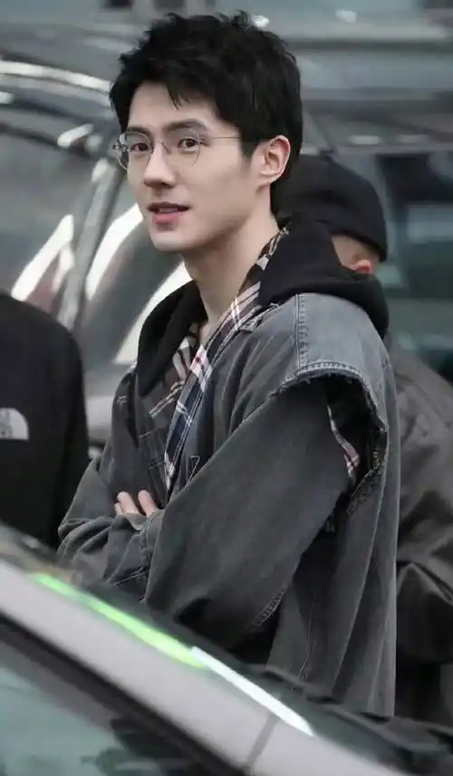 刘昊然状态回春颜值重回十八岁