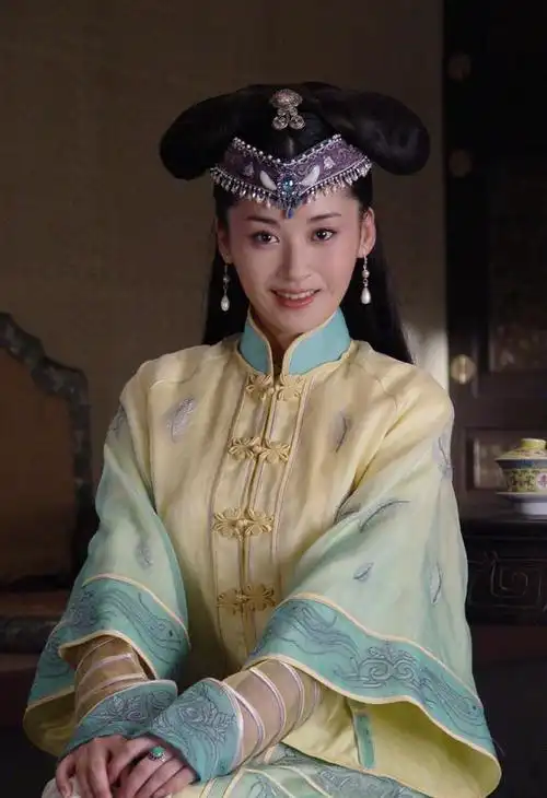 2005年,许晴出演了大型历史剧《大清风云》,她出演女主角孝庄.