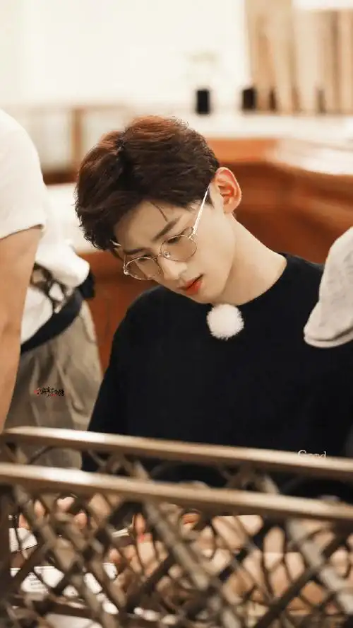 戴眼镜即封神@白敬亭【92去水印二改|二传标源|9215快05】