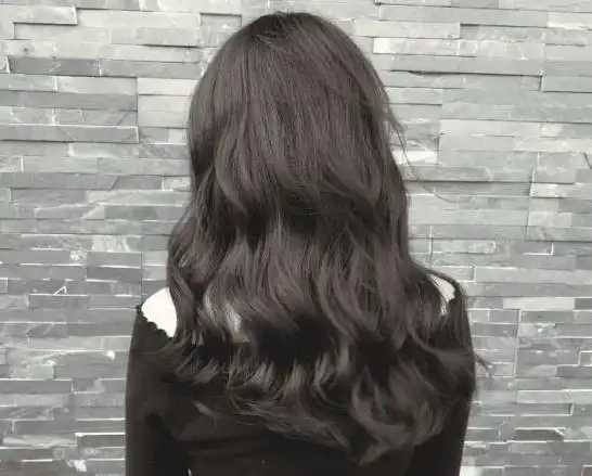 棕灰色头发图片,今年秋冬这个发色最适合你 - 花草说