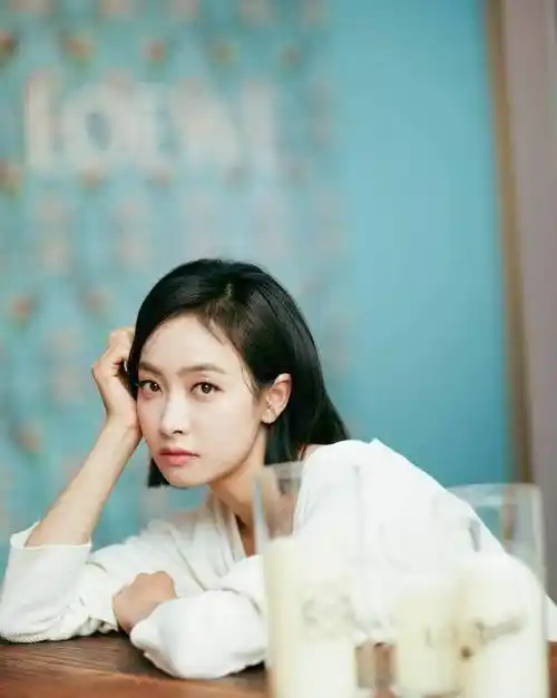 女生夏季剪短发造型,剪宋茜这样的齐肩短发实力减龄又时髦!