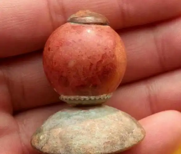 清代官员帽子最高处那颗顶珠到底有多值钱