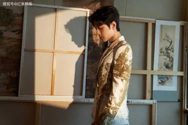 肖战 鎏金西装写真