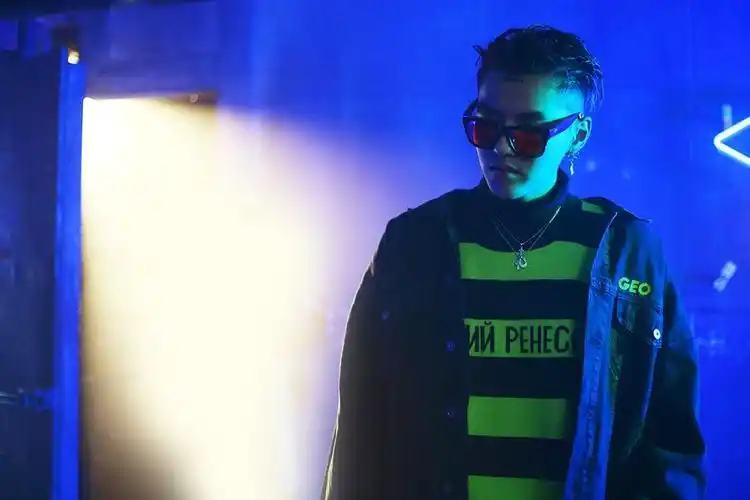 吴亦凡deservemv上线诠释地道美式嘻哈风格