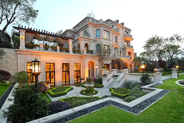 建发·浅水湾作为"亚洲十大湾区别墅"奖项首次花落成都之作,坐落在