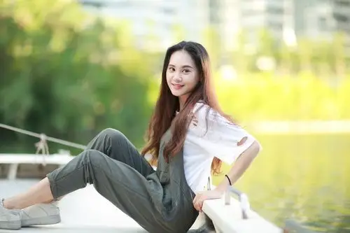 一个充满了文艺气息的美丽女人