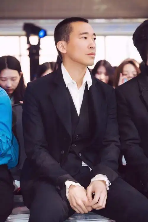 黄立行担任创2班主任实力加持洒脱助阵