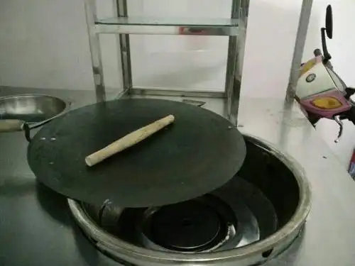 锅盔炉转让,也可以连带三轮车一起转,有意者联系!