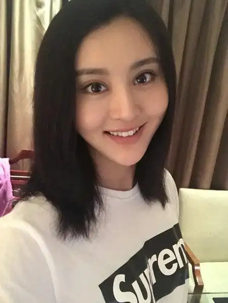 甘露《老公去哪了》开拍 片场自拍照曝光 - 星辰影院