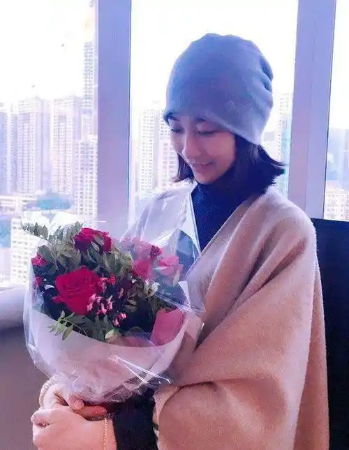 孙红雷怦然心动,王骏迪晒出美照,优雅气质好比钟嘉欣_妻子_颜王_老婆