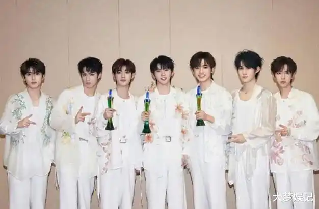 跟紧周杰伦脚步tfboys时代少年团官宣签约加盟环球音乐