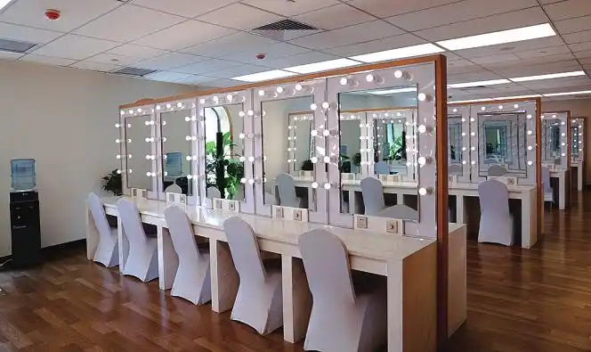 大同大剧院有两个供100人使用的化妆间 辛莉莉摄