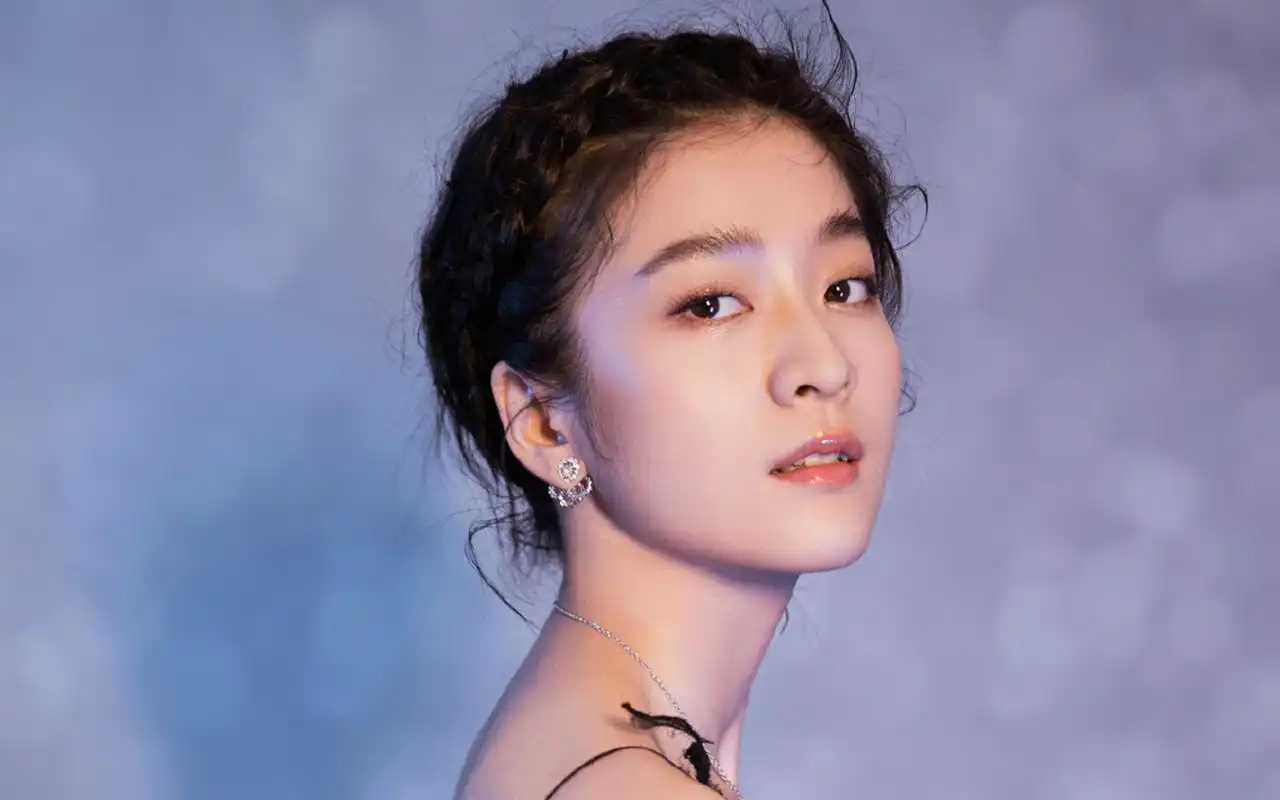 张雪迎性感优雅写真桌面壁纸