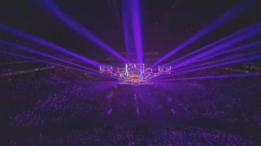 张艺兴工作室零点晒紫海 看山是山,见海是海……__财经头条