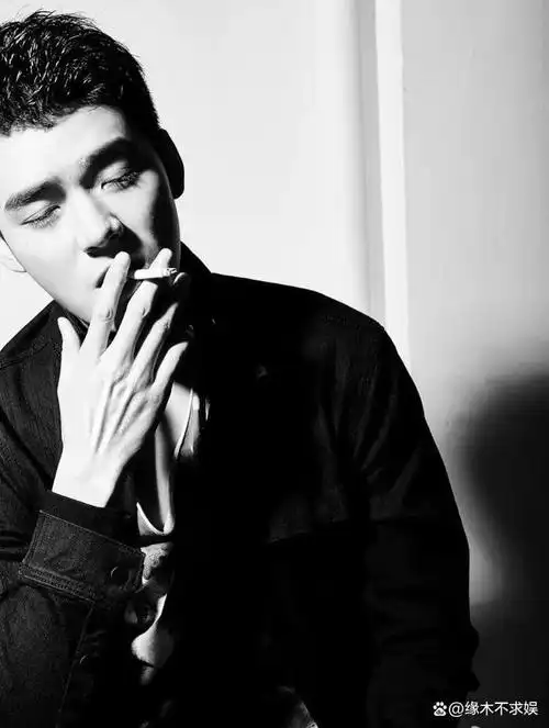 龚俊18岁旧照被扒,高大帅气和如今无异,但这一点变化大