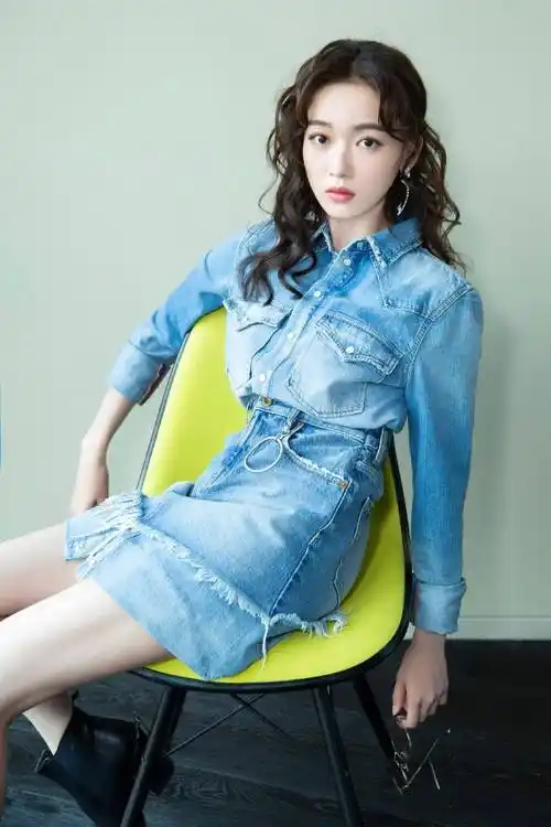 吴谨言上《快本》年轻了十几岁,穿学生装扎马尾,哪有明星的气场_少女