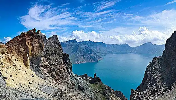 长白山天池火山口自然景观