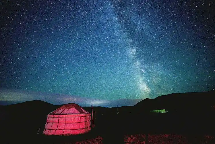 草原夜空看星星