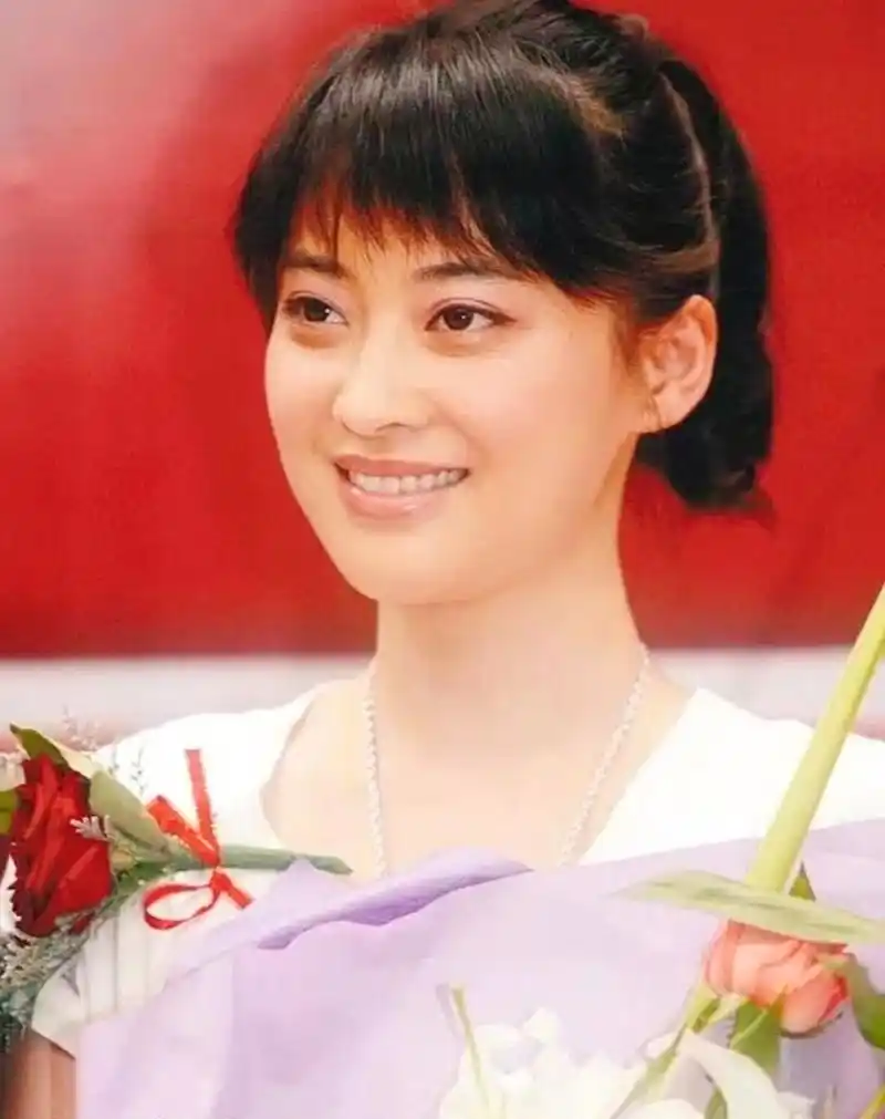 年轻时青涩的梅婷光彩照人