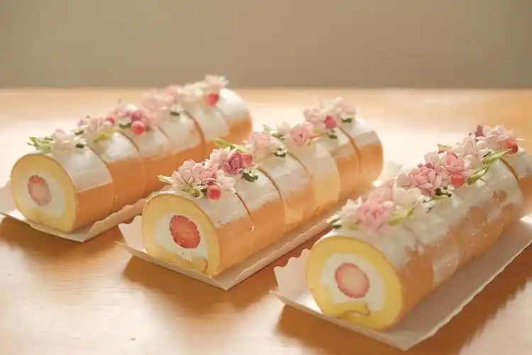 草莓蛋糕卷