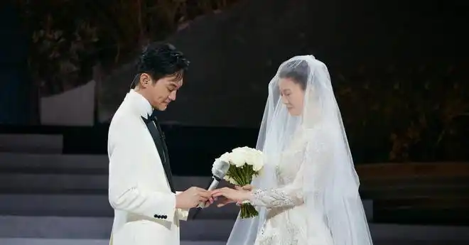 制造恩爱夫妻表象,被反噬遭到众嘲|苏有朋|范世琦|娱乐圈_网易订阅