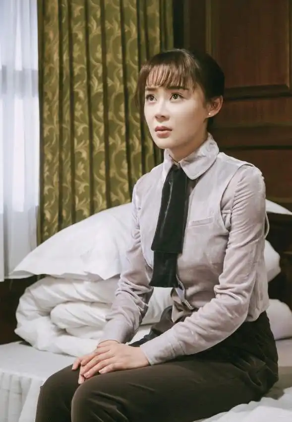 袁姗姗剧照曝光,民国造型太美了,留了刘海气质立马不一样了!