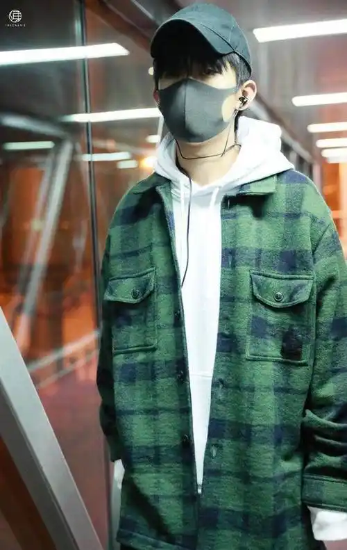 易烊千玺简直就是男朋友的穿搭模范,每一套造型都很经典.