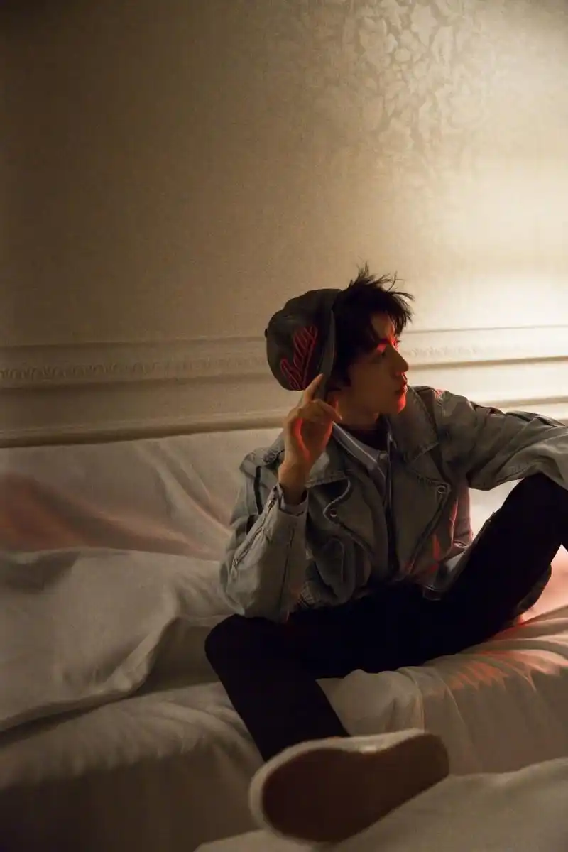 王俊凯登时尚封面大片,少年初长成,每一个眼神动作,都是撩人的张张都