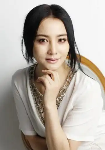 他们都是同龄人.女演员和都市人妻的区别一目了然!图片来